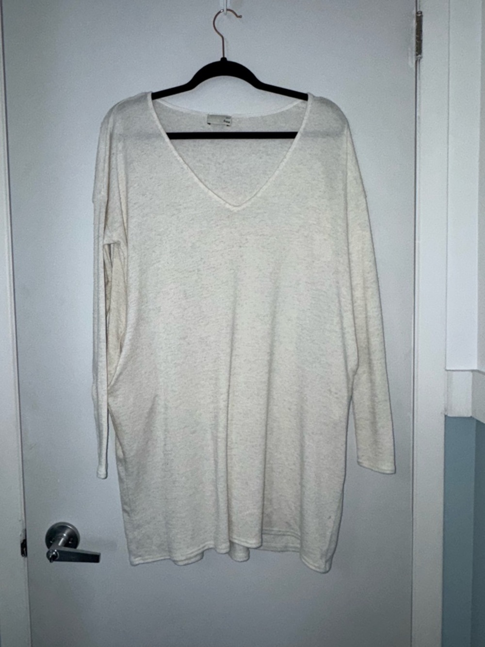 Aritzia Wilfred Free Lightweight V-Neck sweater dress